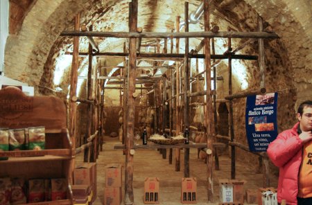 Grotta adibita alla stagionatura dei caciocavalli