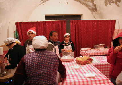 Stand preparazione, degustazione e vendita delle "Scarpegghie"